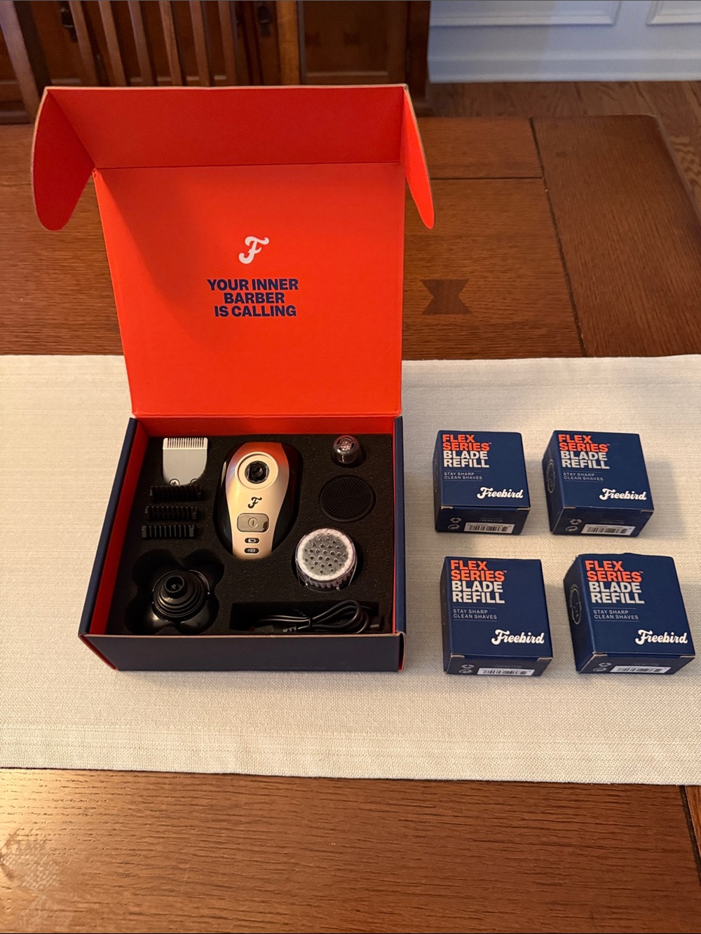 Freebird Flex Series Shaving Kit- with four additional blade refills